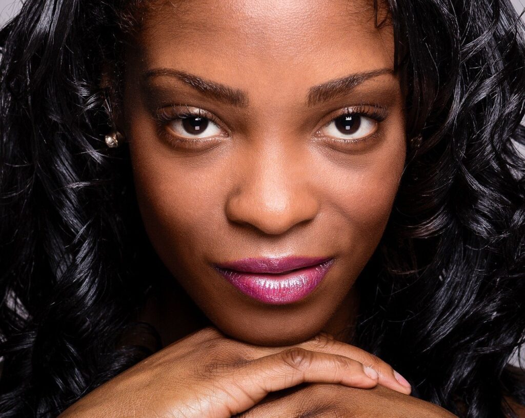 femme au visage lisse