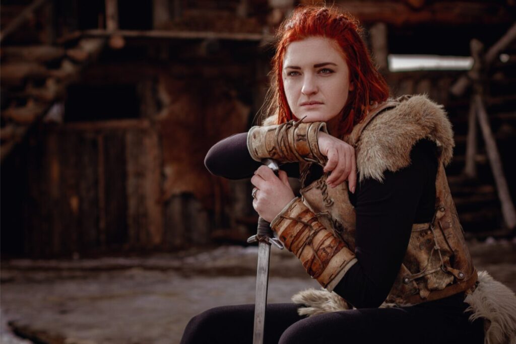 femme-viking-avec-fibules