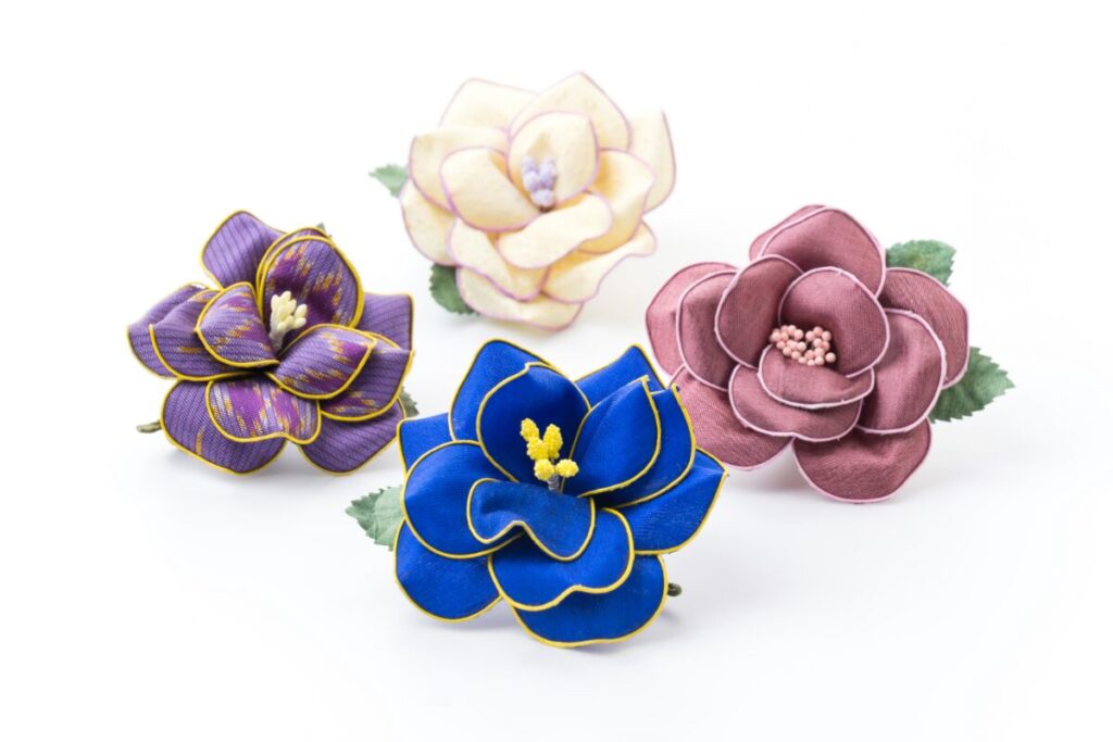 broches-fleurs-pour-tenues-de-fete