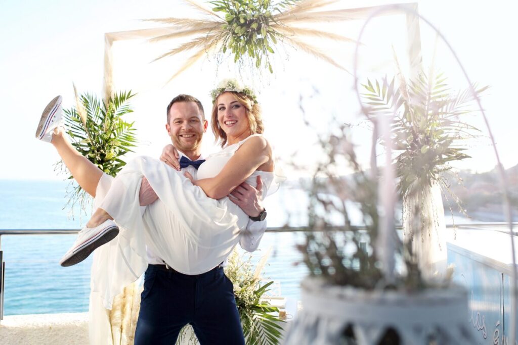 femme-en-robe-courte-mariage-intime